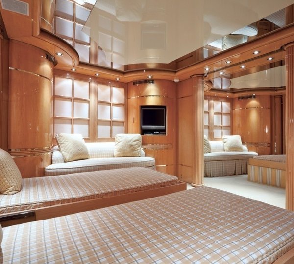 Convertible Cabin Aboard Yacht AQUALIBRIUM