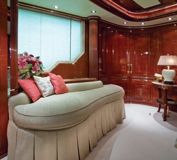 Sitting: Yacht AQUALIBRIUM's Main Master Cabin Captured