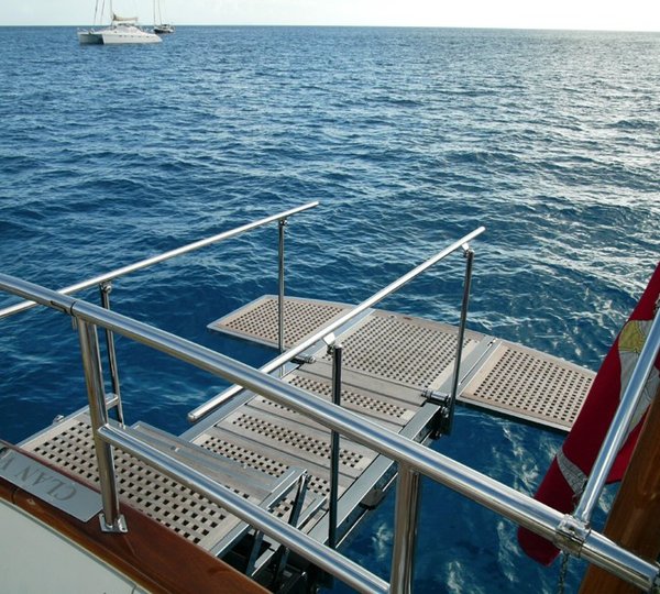 The 40m Yacht CLAN VI