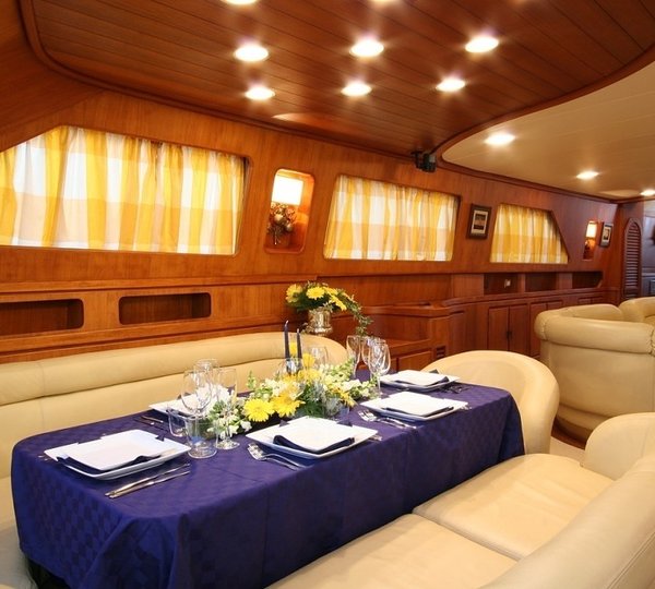 The 40m Yacht CLAN VI