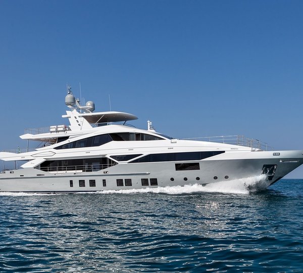 The 43m Yacht H - Main shot