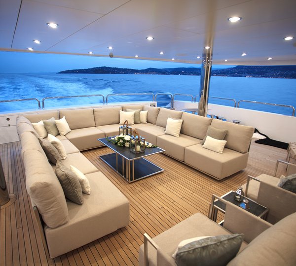 Life On Yacht PRINCESS AVK