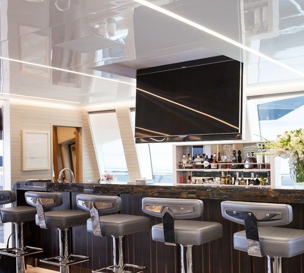 Drinks Bar On Yacht APRICITY