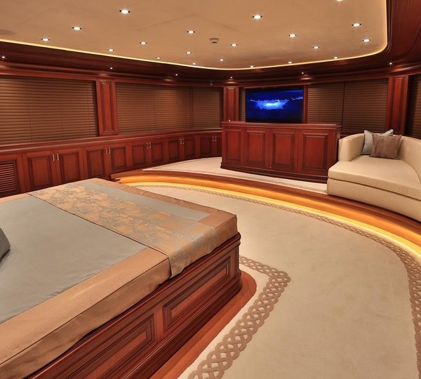 The 49m Yacht CLARITY