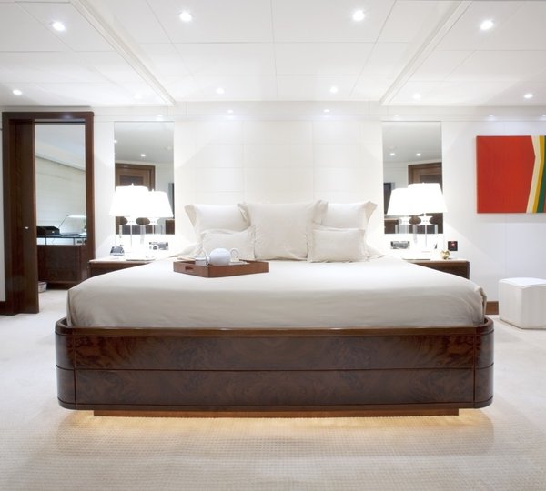 Profile: Yacht LA TANIA's Main Master Cabin Photograph