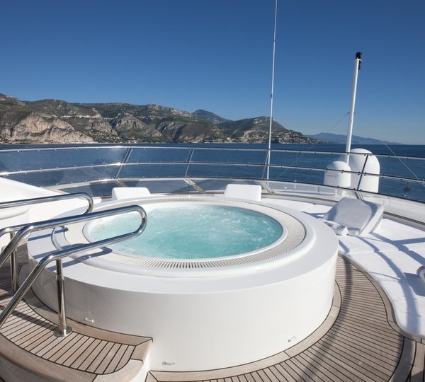 Jacuzzi Pool On Yacht LA TANIA