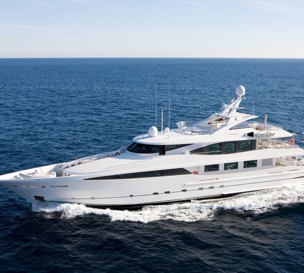 Cruising On Board Yacht LA TANIA