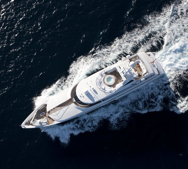 Above: Yacht LA TANIA's Cruising Captured