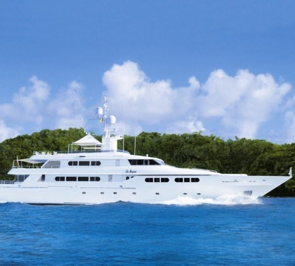 Cruising On Yacht TE MANU