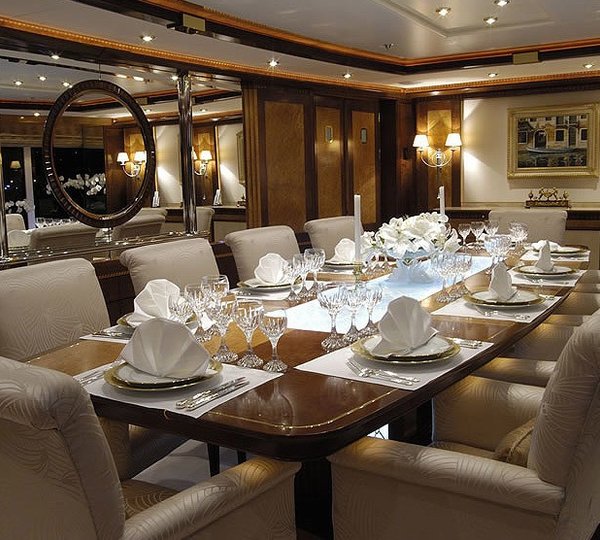 Eating/dining Saloon Aboard Yacht SEA WALK