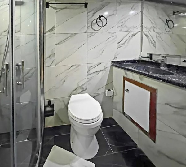 En Suite Bathroom
