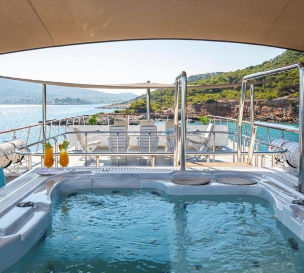 Exterior Sunbathing Area