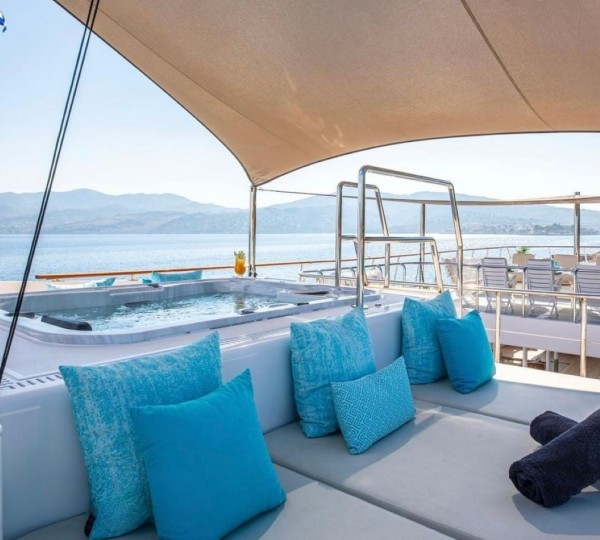 Exterior Sunbathing Area