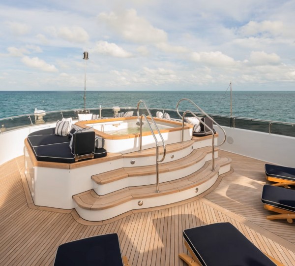 Exterior Sunbathing Area