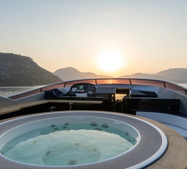 Exterior Sunbathing Area