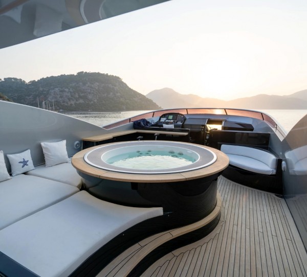 Exterior Sunbathing Area