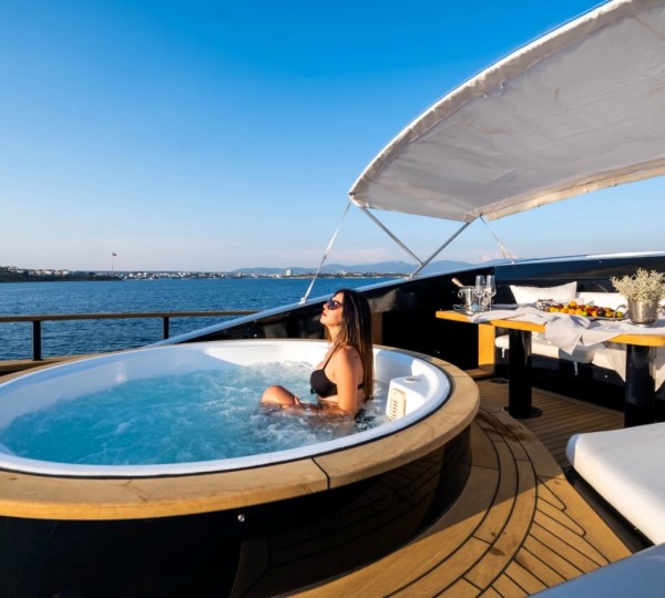 Exterior Sunbathing Area