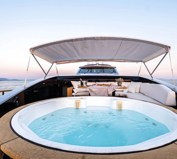 Exterior Sunbathing Area