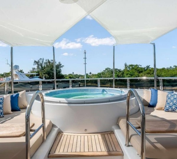 Exterior Sunbathing Area