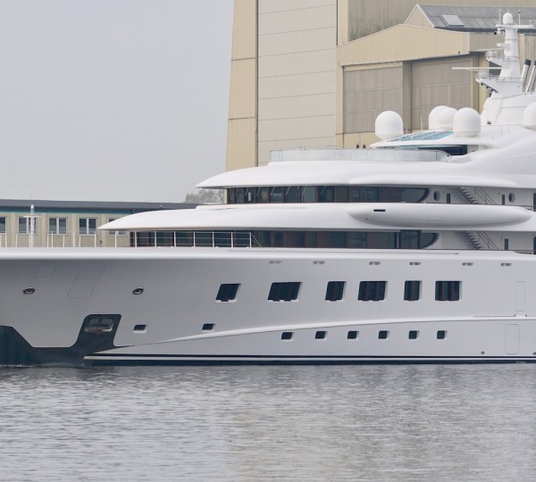 QUANTUM BLUE At Lurssen - Photo DrDuu