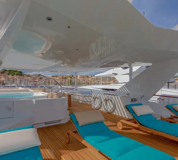 Sun Deck With Jacuzzi