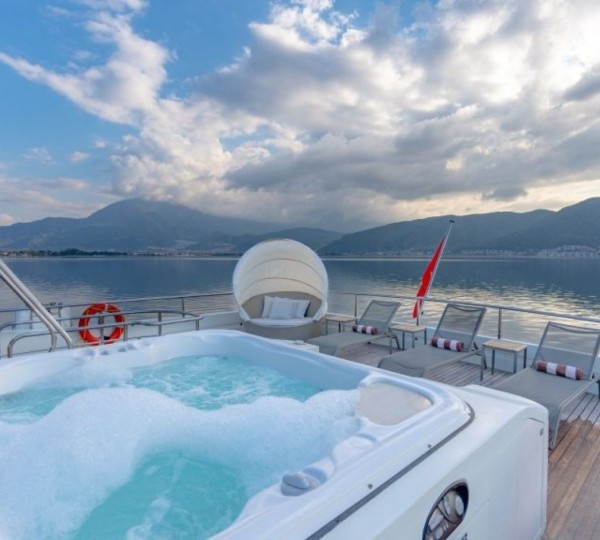 Exterior Sunbathing Area