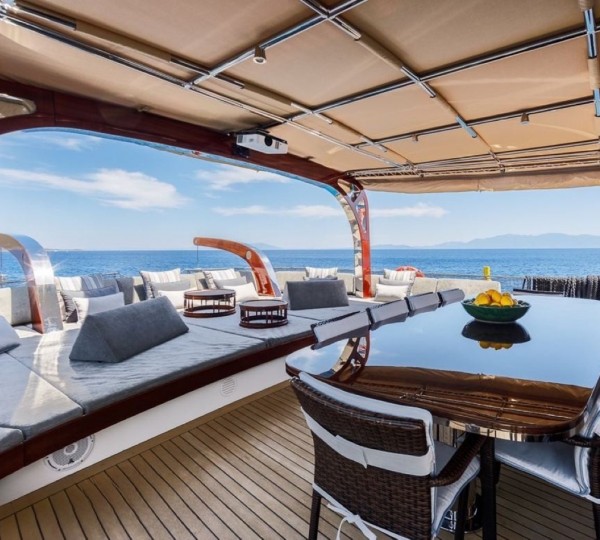 Exterior Relaxation Area With Dining