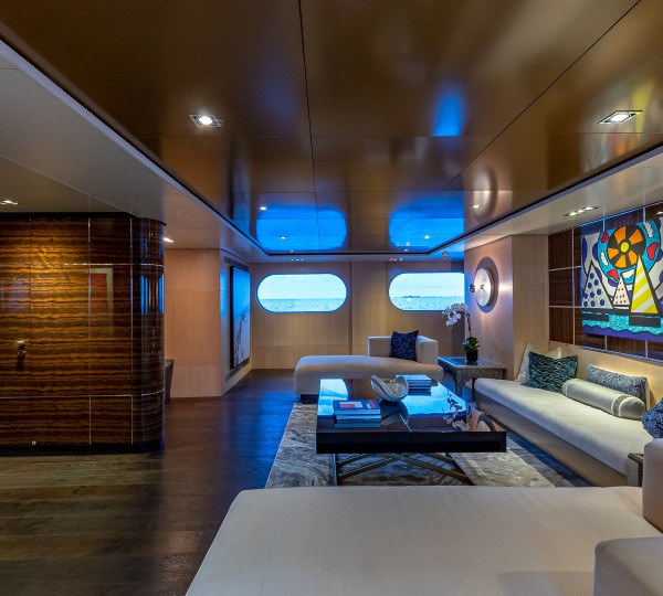 convertible lounge area