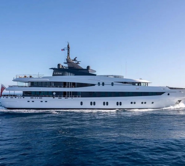 Superyacht AHS