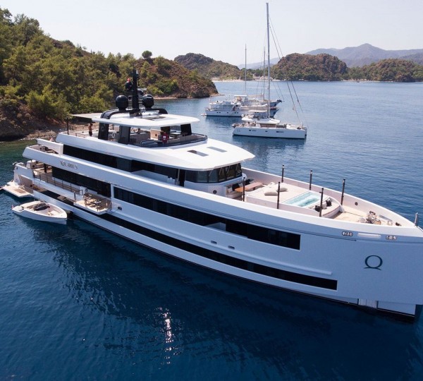 Superyacht AQUARIUS