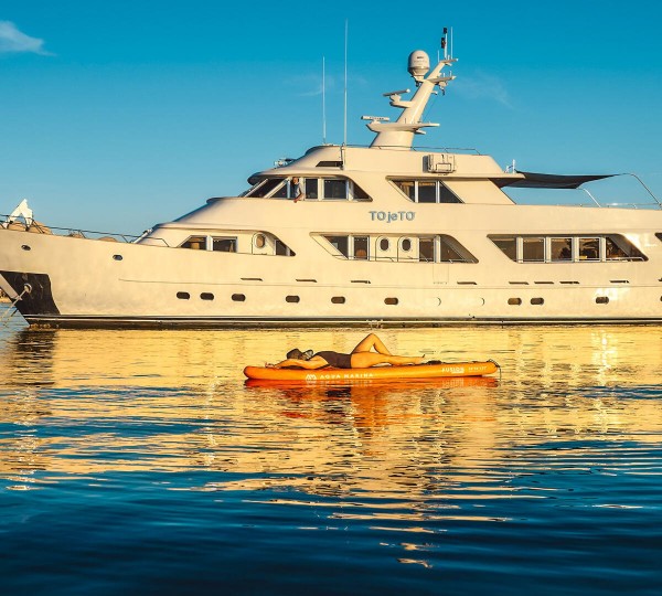 Luxury Yacht TO JE TO