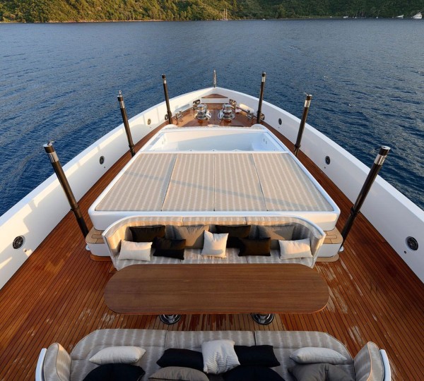 Jacuzzi And Lounge At Bow