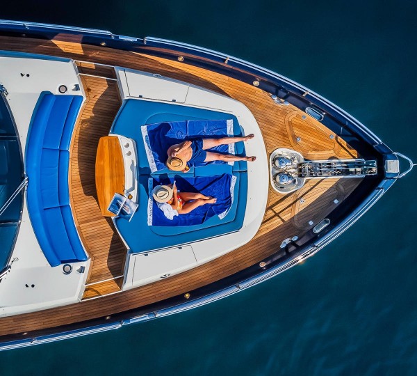 Foredeck Seating And Sun Pads