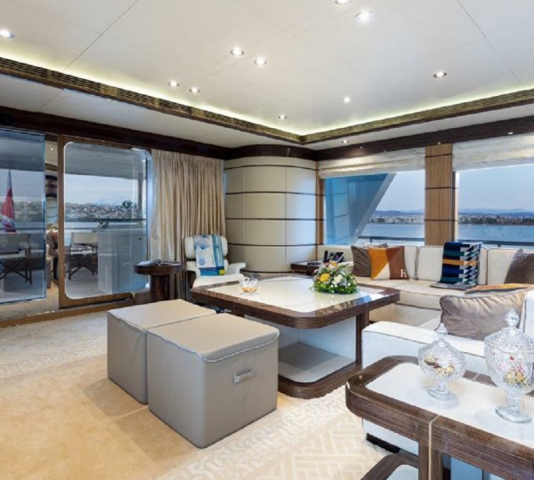 Main salon lounge view aft to port