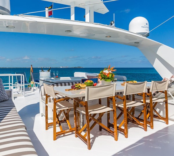 ALEXANDRA JANE Exterior - Flybridge Dining