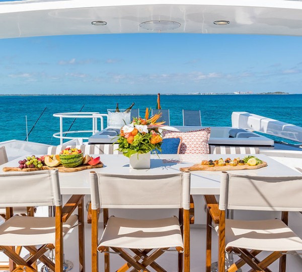 ALEXANDRA JANE Exterior - Flybridge Dining