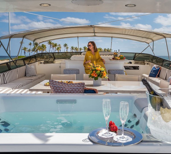 ALEXANDRA JANE Exterior - Flybridge Lifestyle