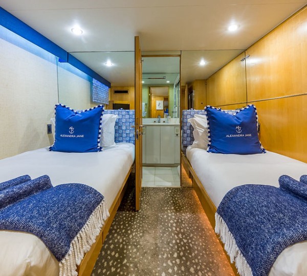 ALEXANDRA JANE Interior - Twin Cabin