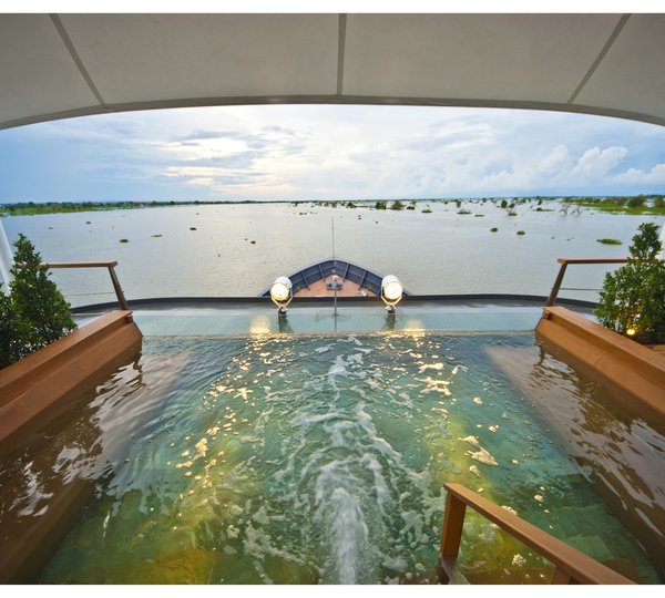 Aqua Mekong Outdoor Top Deck Plunge Pool