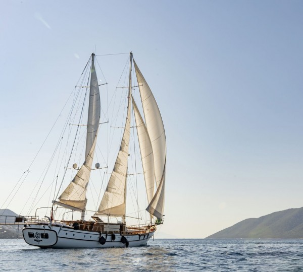 BABYLON Motor Sailer