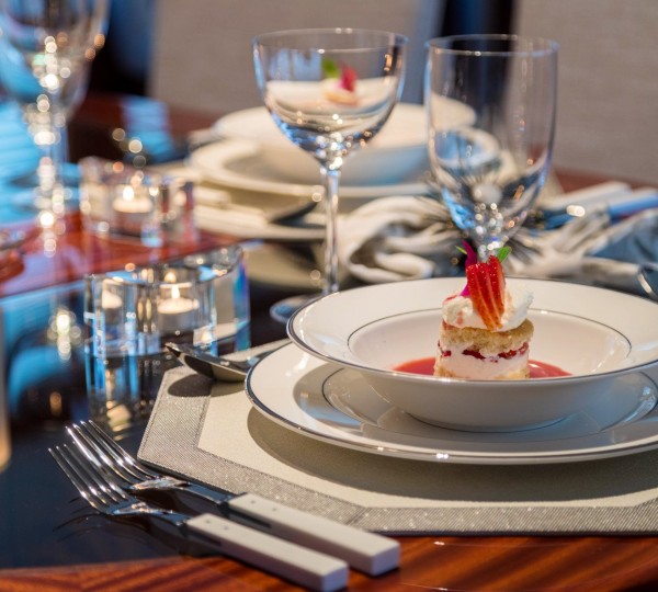 Dining Table Details