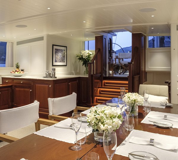 Dining Table Set Up - Photo © Carlo Baroncini