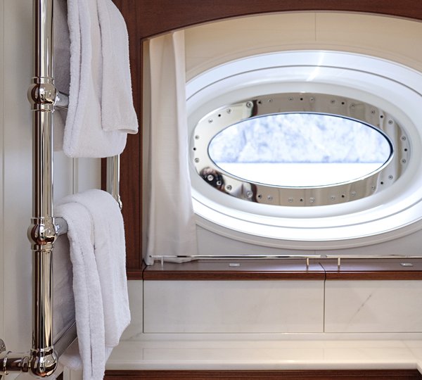 Ensuite Guest Bathroom 