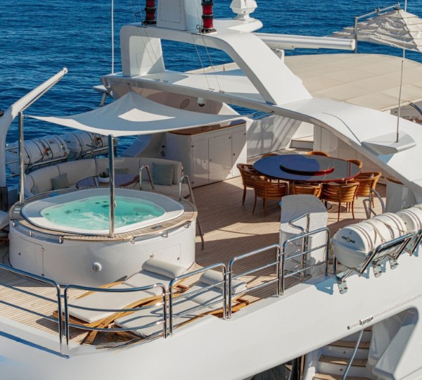 Exterior Sunbathing Area