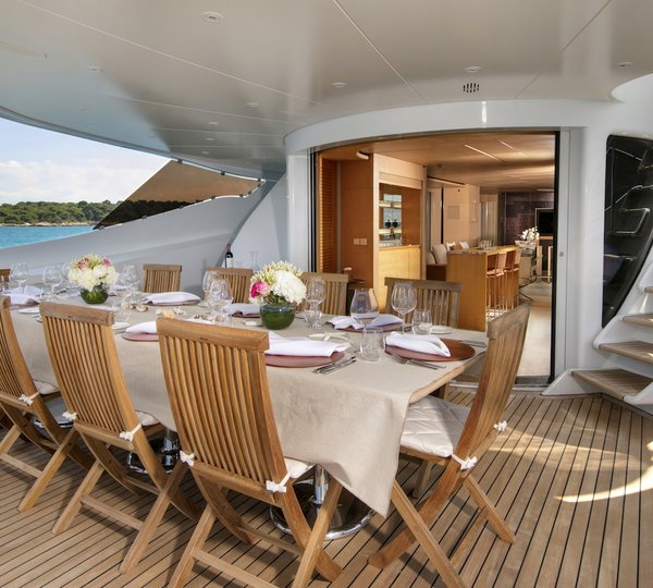 Exterior Upper Deck Dinning Table