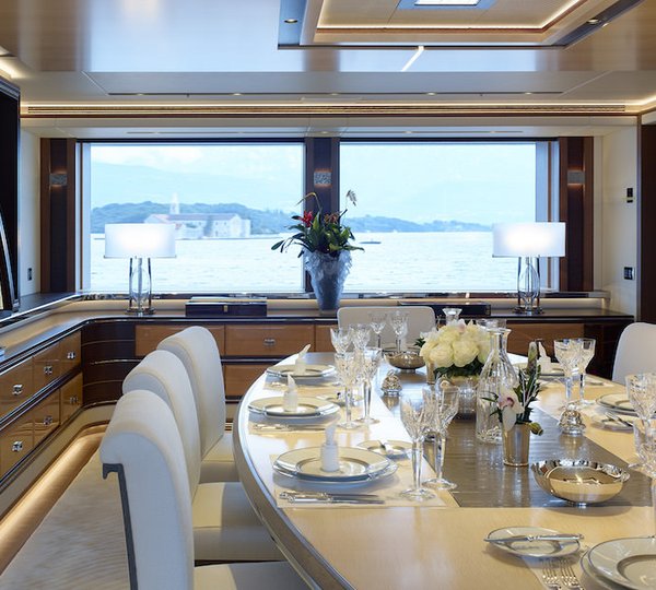 Galactica Super Nova - Dining