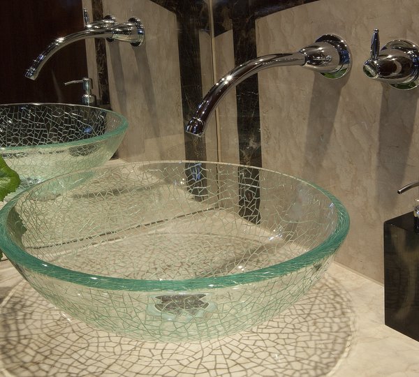 Guest Cabin - Bathroom 