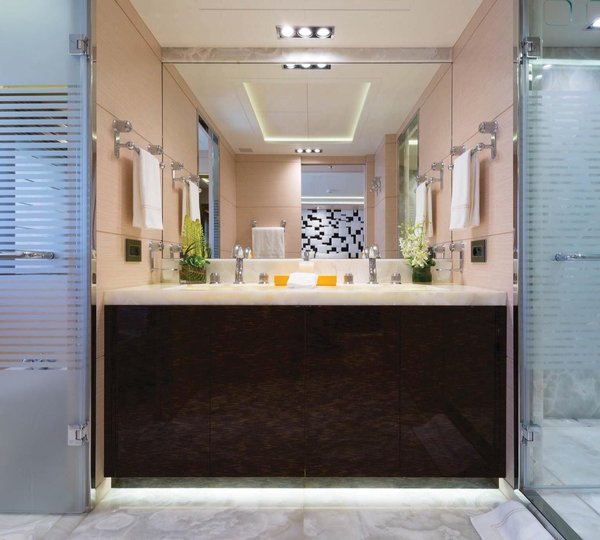 Guest Cabin - Bathroom