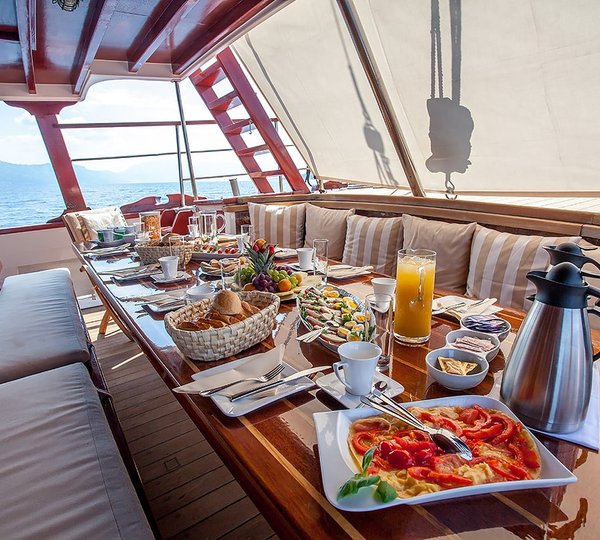 Gulet Sailing Yacht ROMANCA Aft Dining