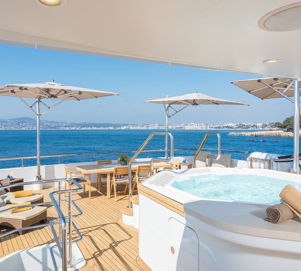 Jacuzzi And Exterior Dining Table